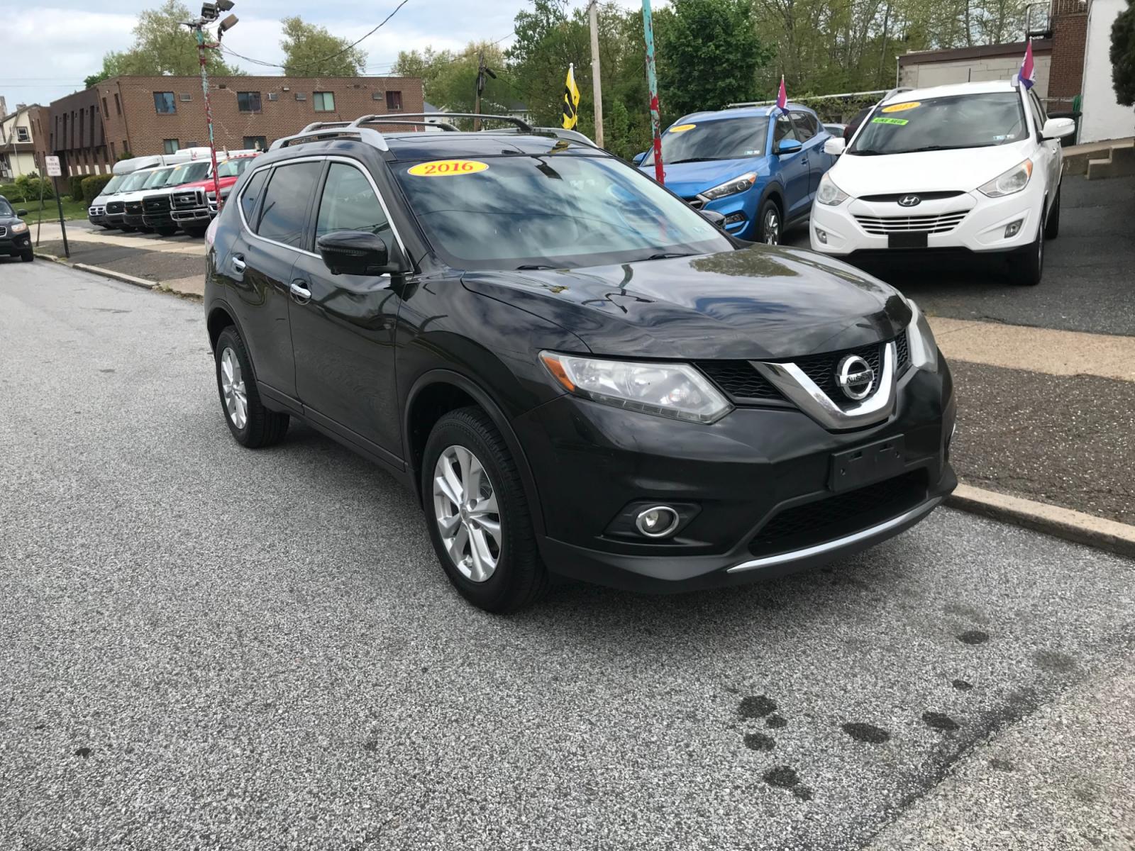 2016 Black /Black Nissan Rogue SV (5N1AT2MV9GC) with an 2.5 V4 engine, Automatic transmission, located at 577 Chester Pike, Prospect Park, PA, 19076, (610) 237-1015, 39.886154, -75.302338 - 2016 Nissan Rogue SV: All wheel drive, backup camera, heated seats, sunroof, new PA inspection, SUPER CLEAN, runs LIKE NEW! This vehicle comes inspected and has been given a bumper to bumper safety check. It is very clean, reliable, and well maintained. We offer a unique pay plan that is known fo - Photo #2